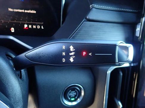 Used 2025 GMC Acadia Elevation image 17