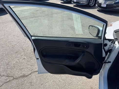 Used 2018 Ford Fiesta SE image 12