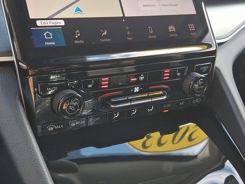 Used 2023 Jeep Grand Cherokee Limited w/ Black Appearance Package image 17