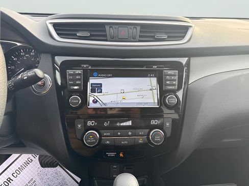 Used 2016 Nissan Rogue SV w/ SV Premium Package image 26