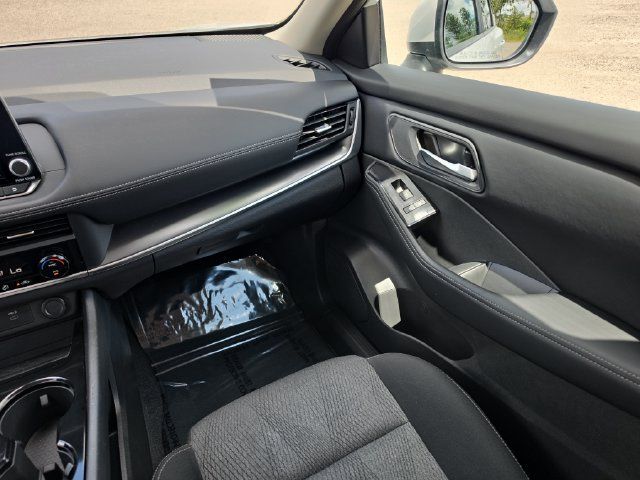 Used 2026 Nissan Rogue SV FWD image 12