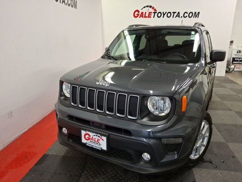 Used 2022 Jeep Renegade Latitude w/ Convenience Group image 3