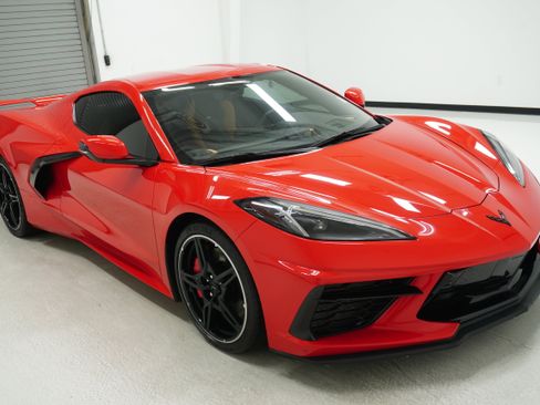 Used 2022 Chevrolet Corvette Stingray Preferred Cpe w/ Z51 Performance Package RWD image 3