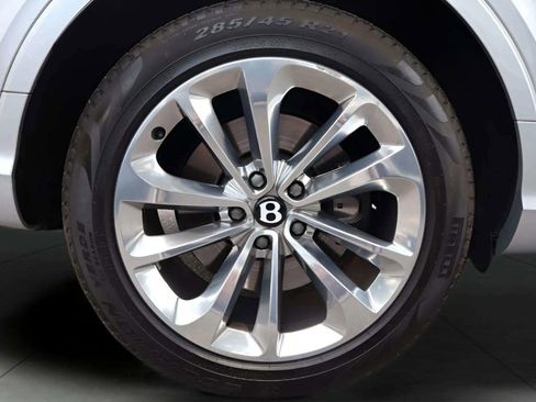 Used 2023 Bentley Bentayga Extended Wheelbase AWD/4WD image 22