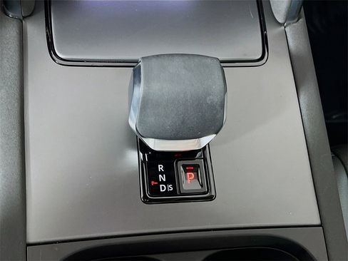 Used 2024 Land Rover Discovery Sport S image 17