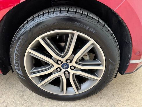 Used 2019 Ford Edge Titanium w/ Equipment Group 301A FWD image 8