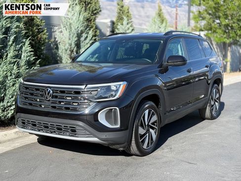 Used 2025 Volkswagen Atlas SE AWD/4WD image 3