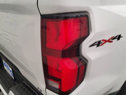 Used 2024 Chevrolet Colorado LT w/ LT Convenience Package III image 9