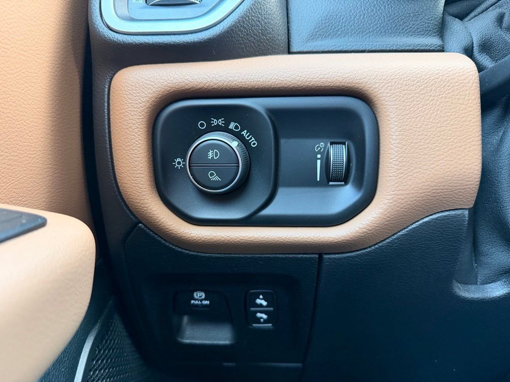 Used 2020 RAM 1500 Big Horn RWD image 23