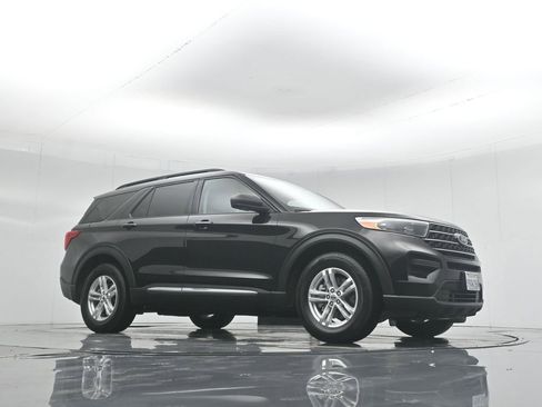 Used 2022 Ford Explorer XLT image 4