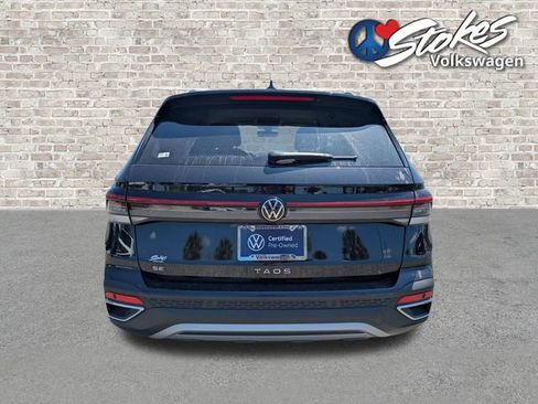 Used 2025 Volkswagen Taos SE FWD image 5