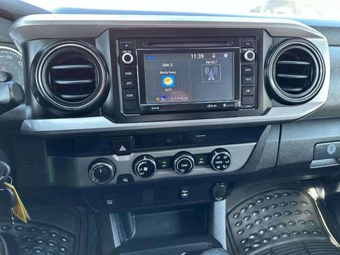 Used 2018 Toyota Tacoma SR5 AWD/4WD image 50