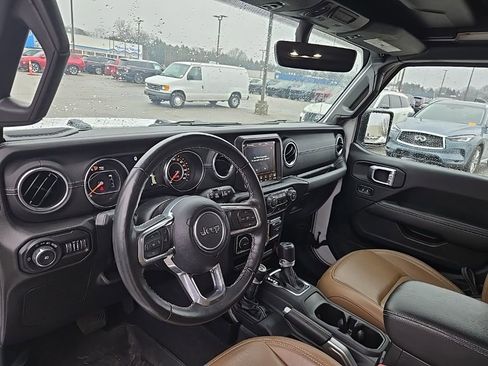 Used 2022 Jeep Wrangler Unlimited Sahara w/ Cold Weather Group image 17