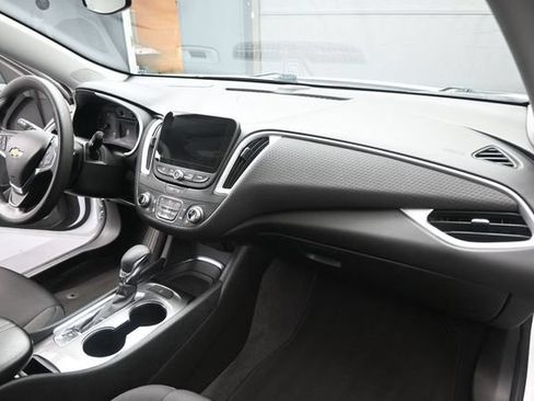 Used 2023 Chevrolet Malibu LT FWD image 27