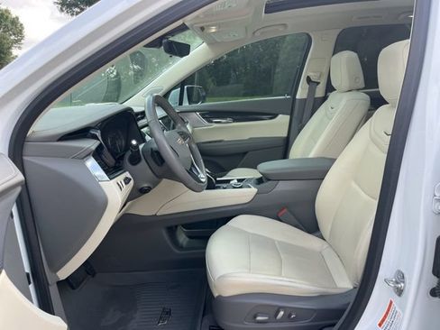 Used 2024 Cadillac XT6 Premium Luxury w/ Technology Package FWD image 16
