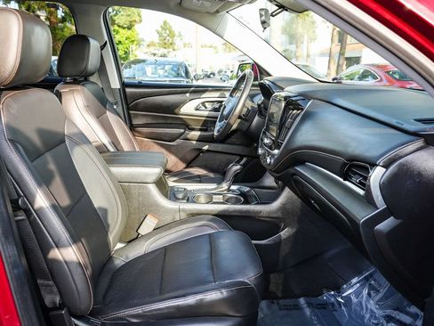 Used 2019 Chevrolet Traverse LT FWD image 15