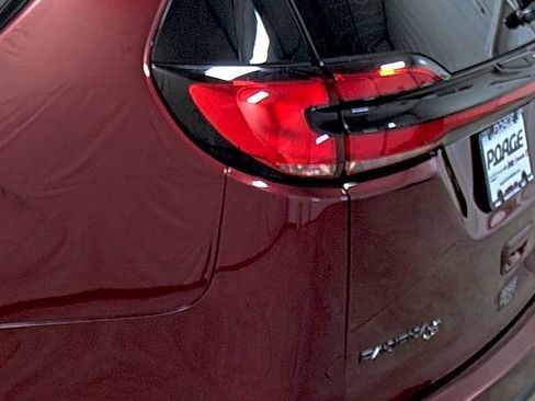 Used 2023 Chrysler Pacifica Limited w/ S Appearance Package image 10