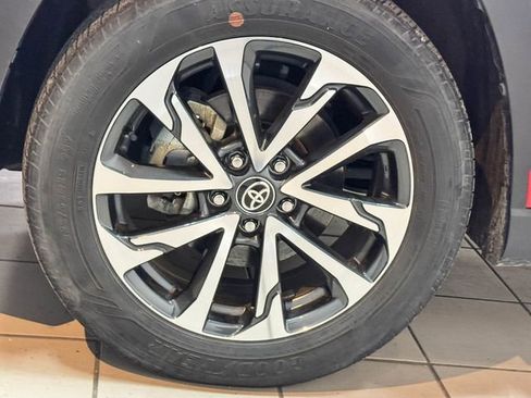 Used 2022 Toyota Corolla Cross XLE w/ Convenience Package image 16