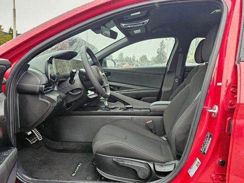 Used 2025 Hyundai Elantra SEL image 16