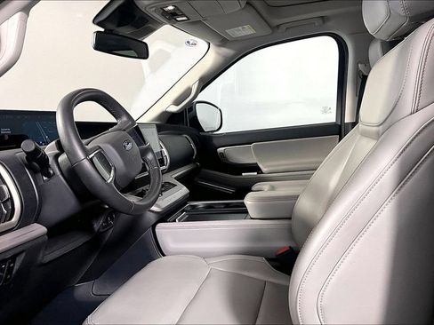 Used 2025 Ford Expedition Active AWD/4WD image 13