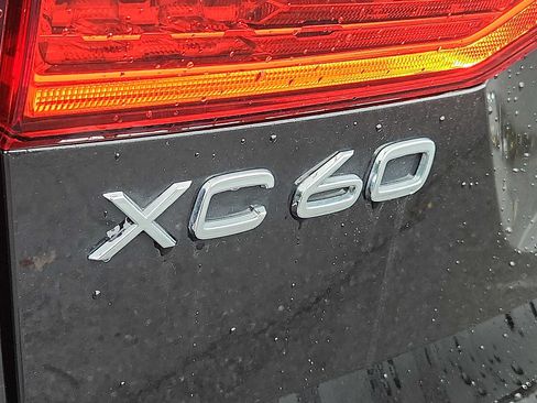 Certified 2025 Volvo XC60 T8 Plus w/ Climate Package AWD/4WD image 28