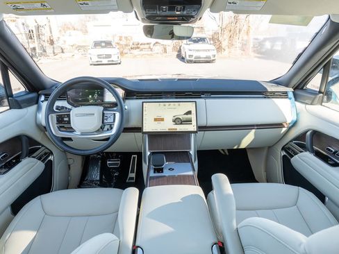 New 2026 Land Rover Range Rover SE image 17