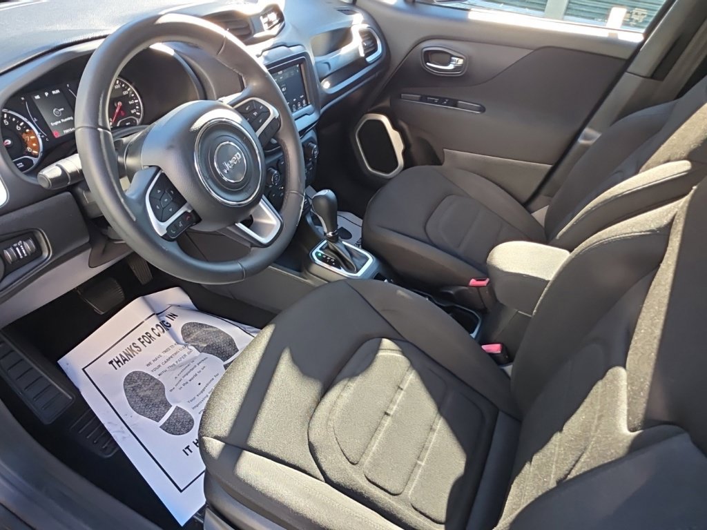 Used 2018 Jeep Renegade Latitude AWD/4WD image 12