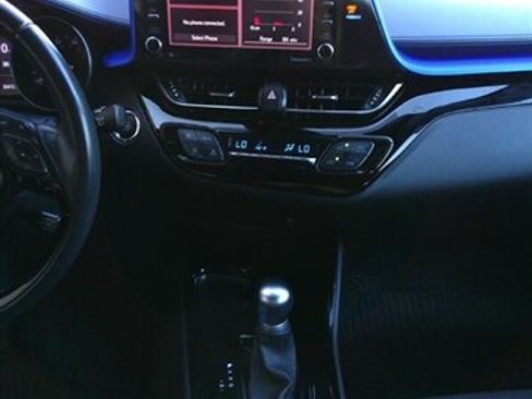 Used 2020 Toyota C-HR XLE image 34