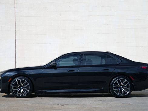 Used 2024 BMW i7 eDrive50 w/ M Sport Package RWD image 9