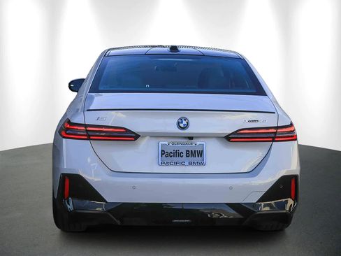 Used 2025 BMW i5 xDrive40 image 5