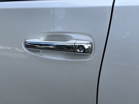 Used 2023 Lexus GX 460 Premium w/ Accessory Package AWD/4WD image 31