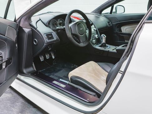 Used 2011 Aston Martin V12 Vantage Coupe image 48