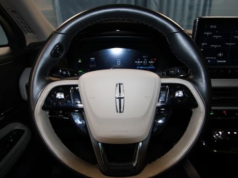 Used 2025 Lincoln Corsair Grand Touring w/ Towing Package image 11