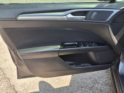 Used 2015 Ford Fusion SE FWD image 15