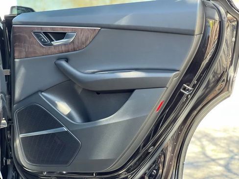 Used 2019 Audi Q8 Premium Plus w/ Premium Plus image 18