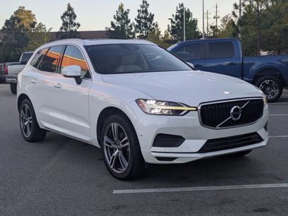 Used 2019 Volvo XC60 T5 Momentum w/ Premium Package