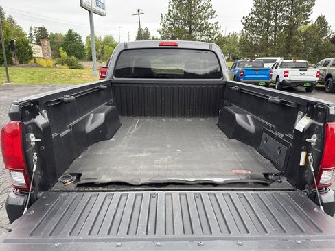 Used 2022 Toyota Tacoma SR RWD image 6