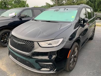 Used 2026 Chrysler Pacifica Limited w/ S Appearance Package