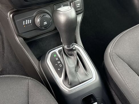 Used 2023 Jeep Renegade Latitude image 25