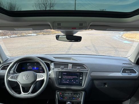 Used 2023 Volkswagen Tiguan SE w/ Panoramic Sunroof Package image 34