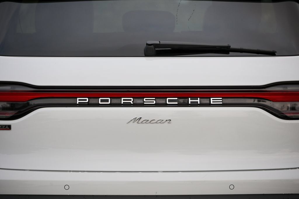 Certified 2026 Porsche Macan AWD/4WD image 18
