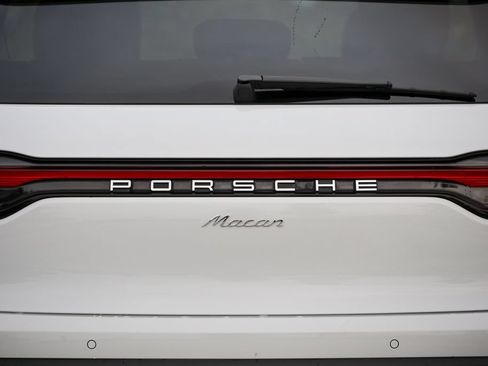 Certified 2026 Porsche Macan AWD/4WD image 18
