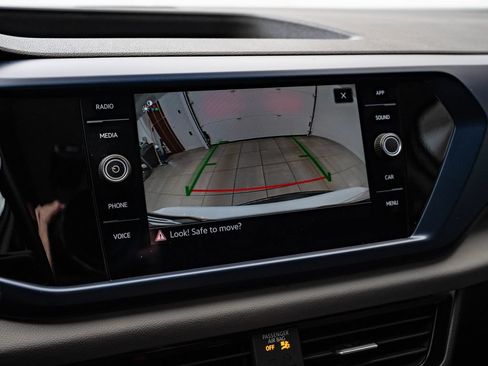 Used 2023 Volkswagen Taos SE w/ Panoramic Sunroof Package FWD image 34