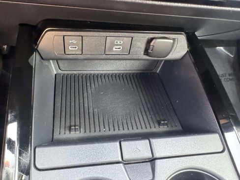 Used 2024 Toyota Prius Prime SE image 32