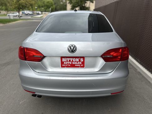 Used 2011 Volkswagen Jetta SE image 3