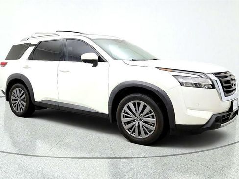 Used 2024 Nissan Pathfinder SL w/ SL Premium Package FWD image 3