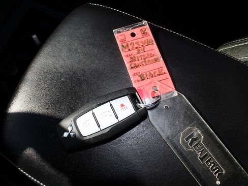 Used 2024 Mitsubishi Outlander ES image 23