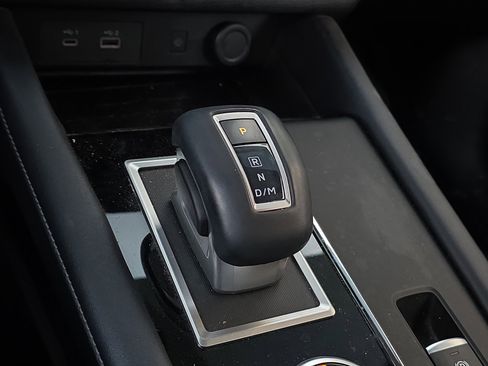 Used 2024 Mitsubishi Outlander SE image 17