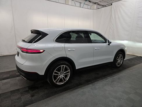 Used 2023 Porsche Cayenne w/ Assistance Package image 2