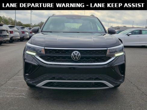 Used 2024 Volkswagen Taos SE image 2